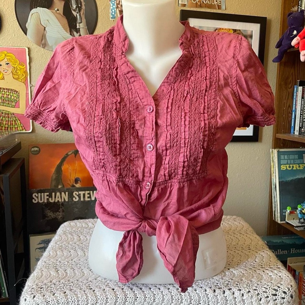 Pink 2000s button up short sleeve blouse lace / St. John’s Bay / sz medium